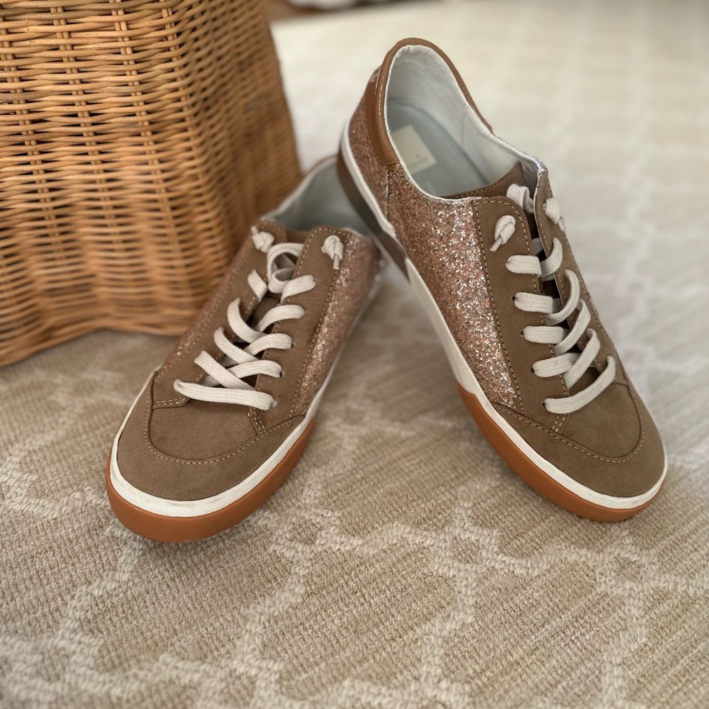 Dolce Vita Zole 8.5 Tan white and silver sparkles